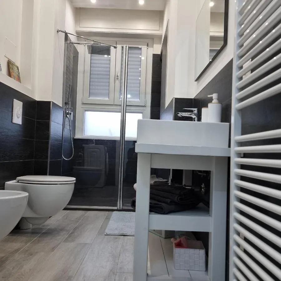 Galla House Gallarate 0*,